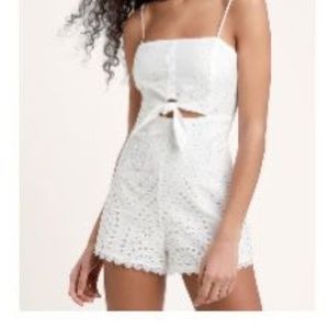 LULU’S Tie Front Eyelet Lace Romper